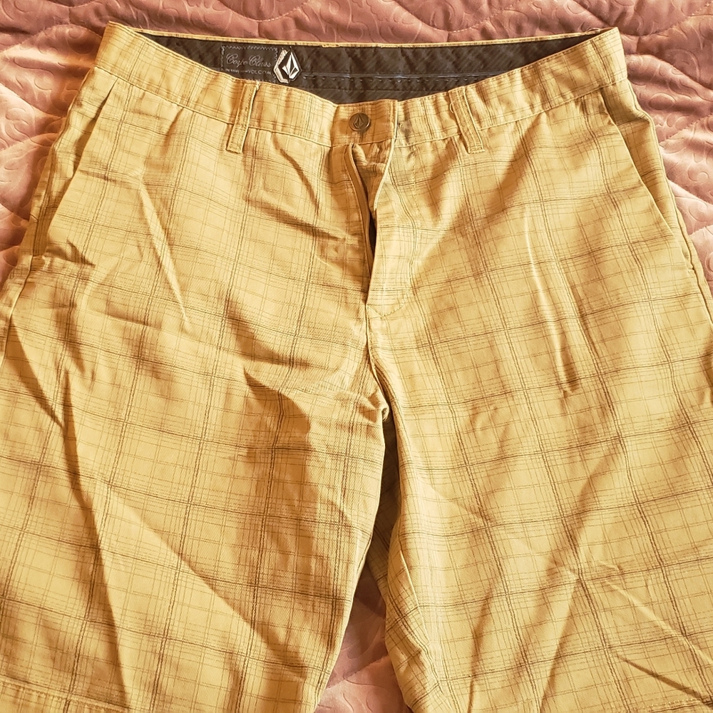 Volcom shorts
